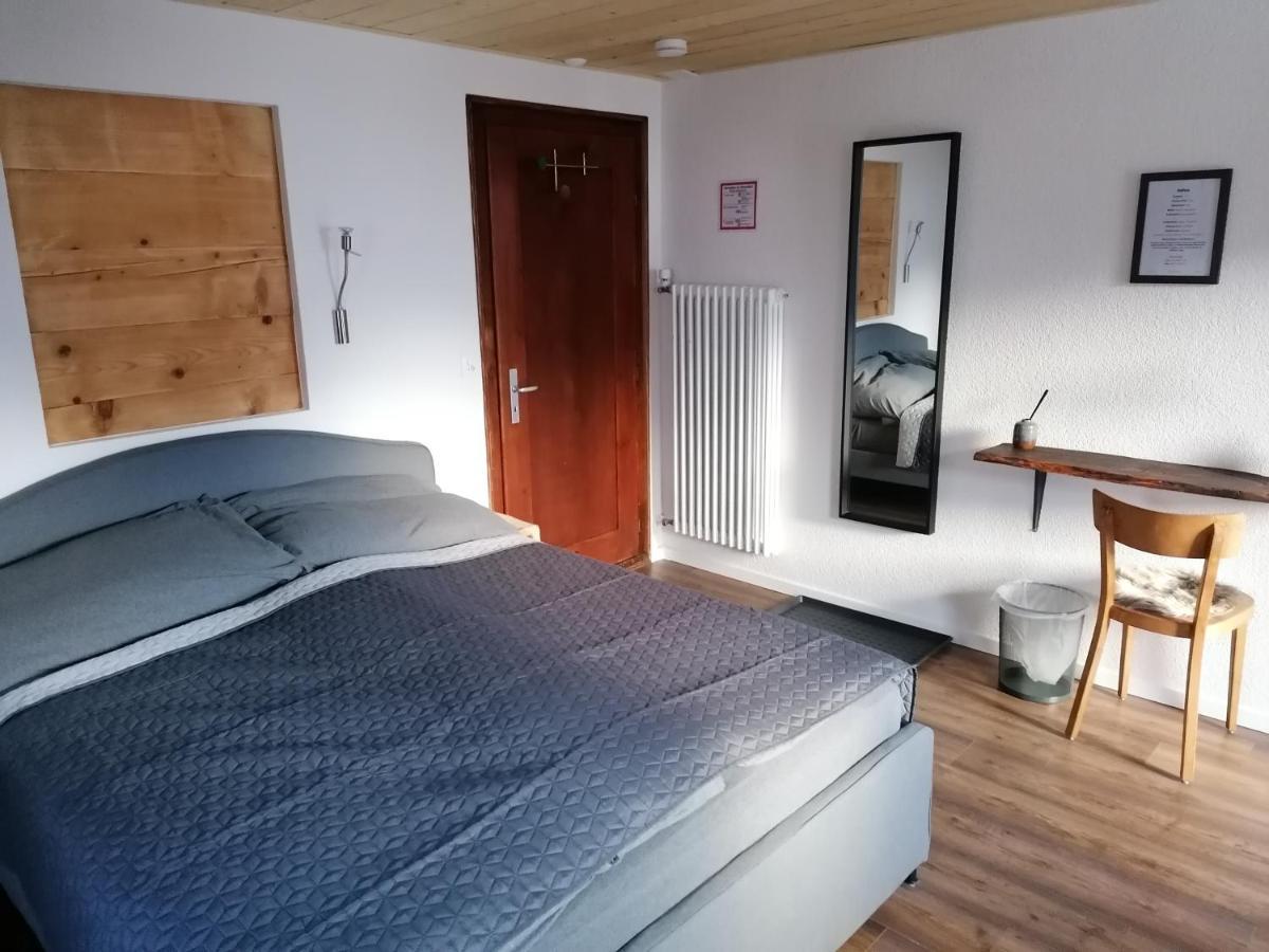 Room's chez BeNi Grächen Zewnętrze zdjęcie